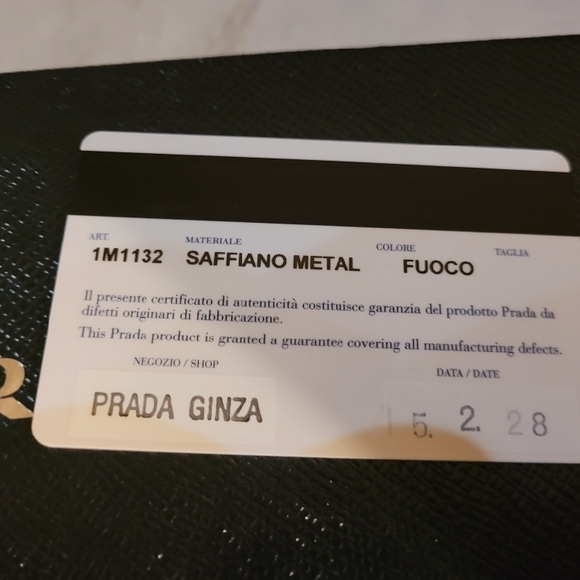 Prada Red Wallet Smooth Leather Elegant Design - Picture 3 of 16